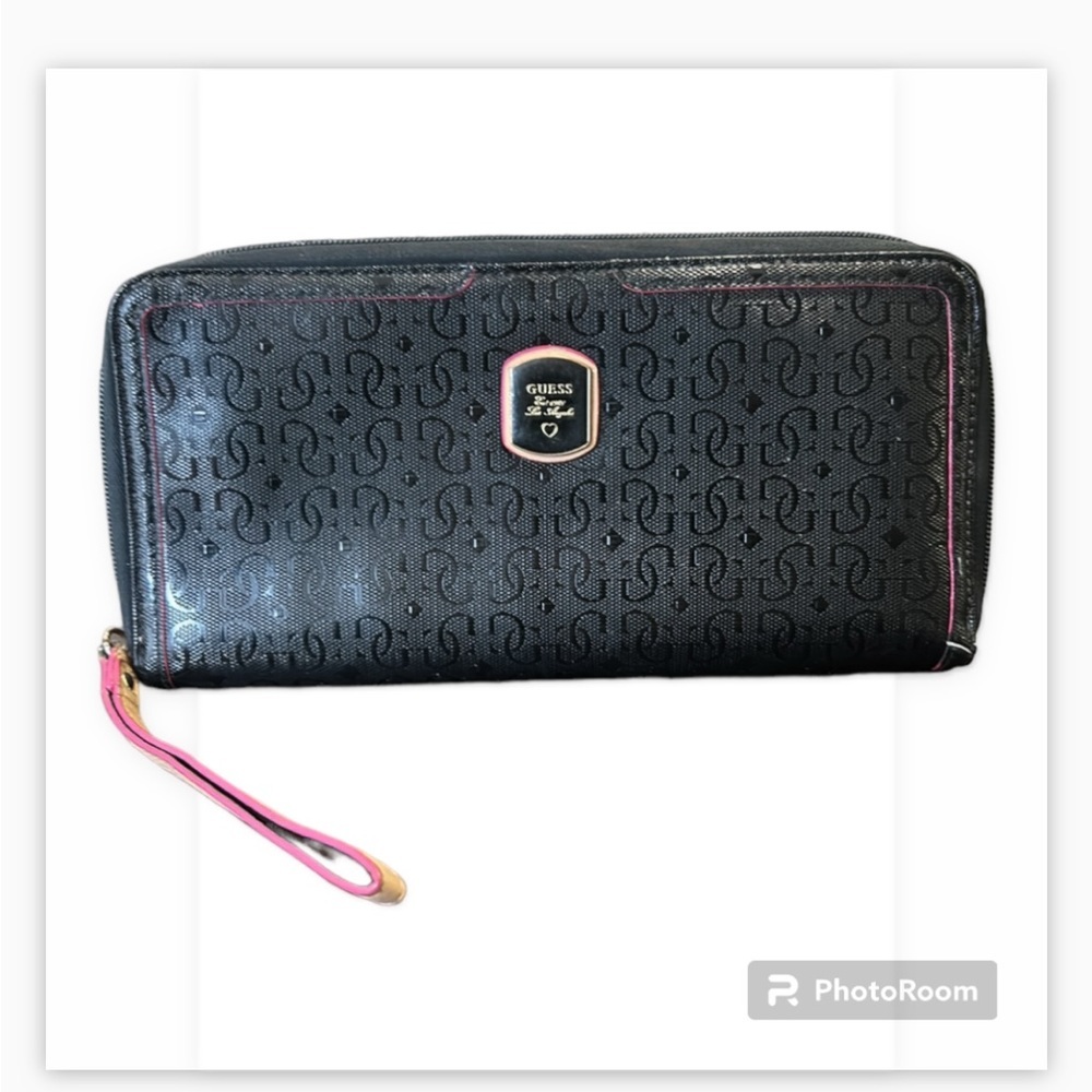 Guess Passport & Credit Card Holder Zip Around Black Wallet
